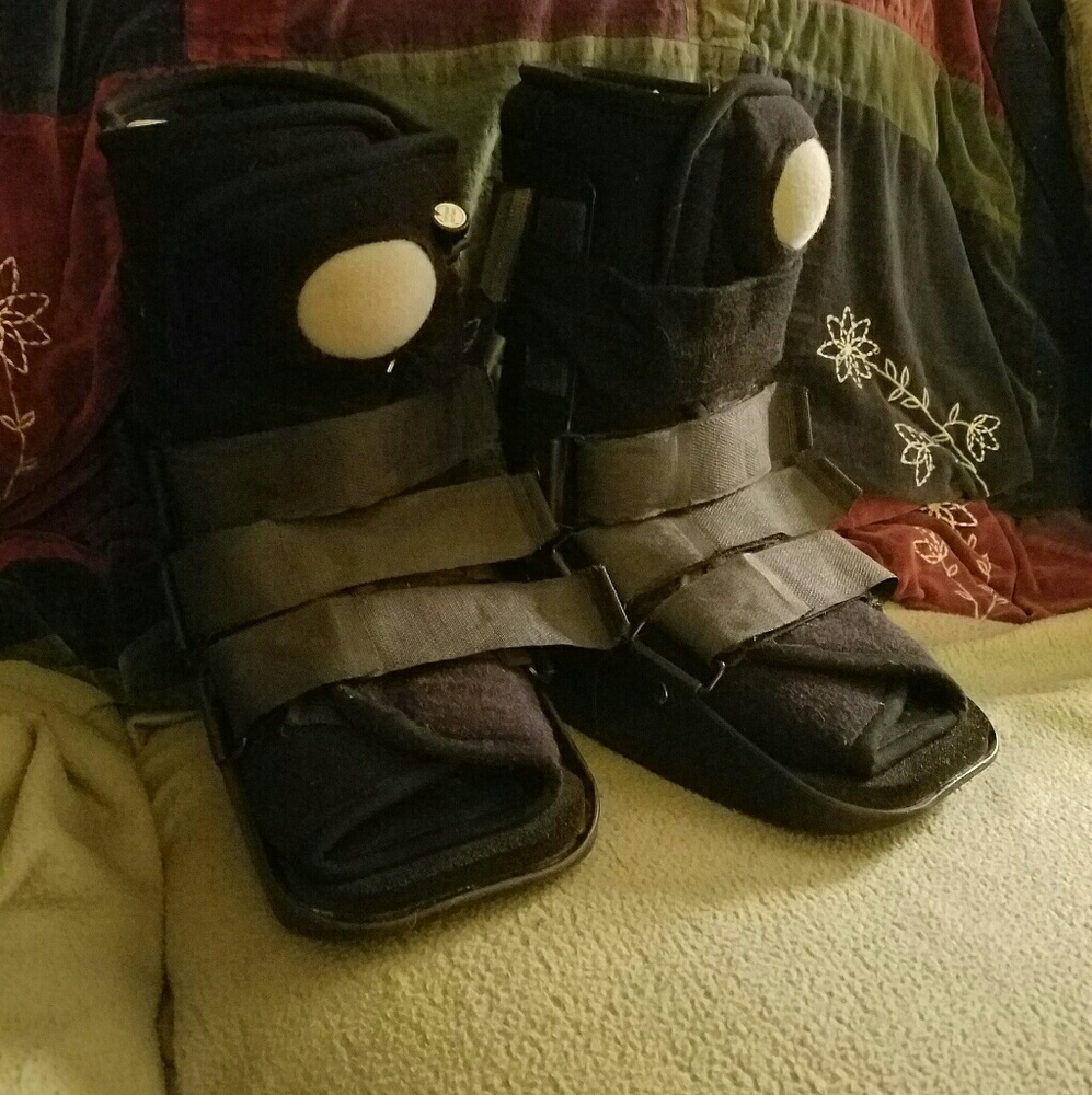 The MaxTrax Air Ankle Walkers-Pair